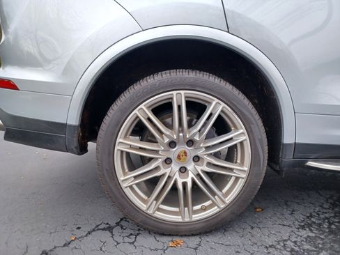 Used 2018 Porsche Cayenne Platinum Edition image 10