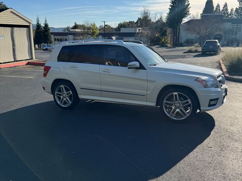 Used 2011 Mercedes-Benz GLK 350 4MATIC image 11