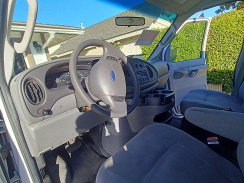 Used 2006 Ford E-350 and Econoline 350 Super Duty image 4