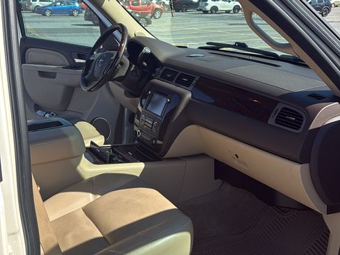 Used 2014 GMC Yukon XL Denali image 6