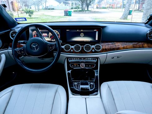 Used 2018 Mercedes-Benz E 300 image 11