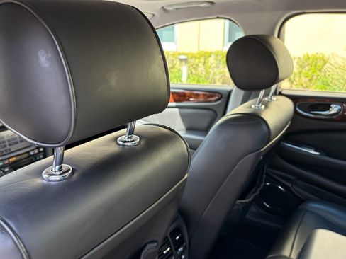 Used 2007 Jaguar XJ8 image 2