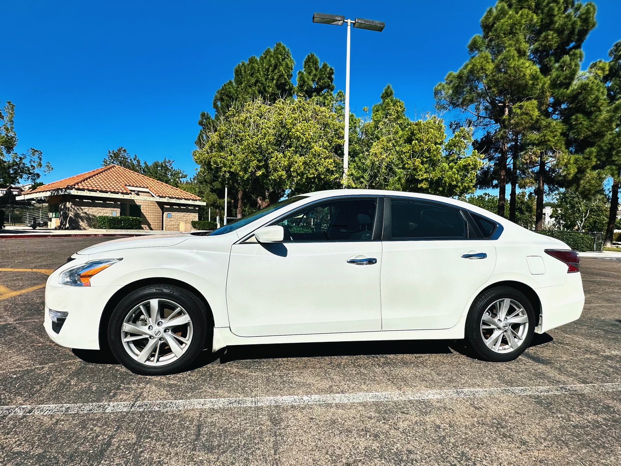Used 2014 Nissan Altima 2.5 SV FWD image 5