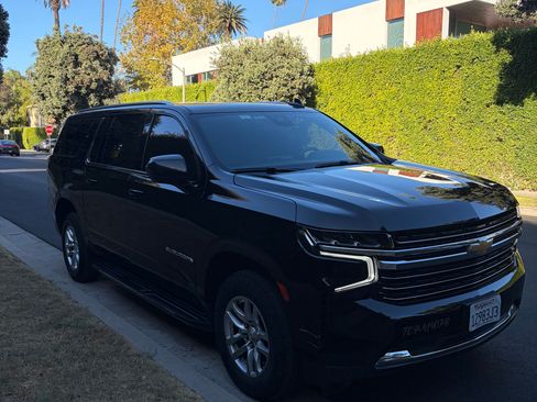 Used 2023 Chevrolet Suburban LT RWD image 4