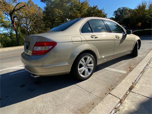Used 2010 Mercedes-Benz C 300 Sedan image 8