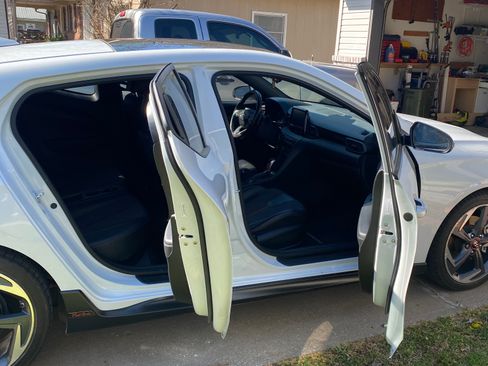 Used 2019 Hyundai Veloster Turbo image 8