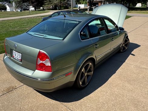 Used 2002 Volkswagen Passat GLS FWD image 12