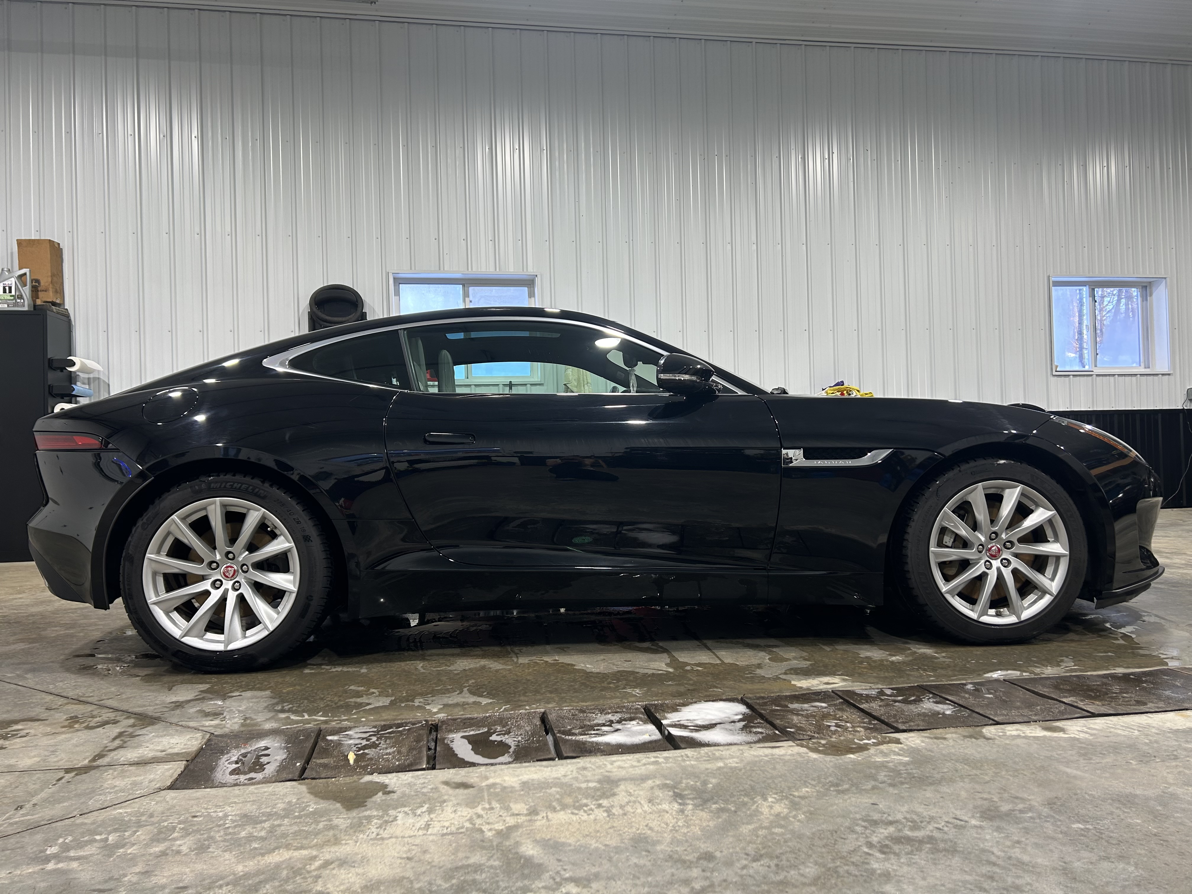 Used 2018 Jaguar F-TYPE Coupe RWD image 8