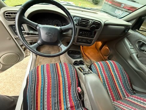 Used 2000 Chevrolet Blazer LT image 9