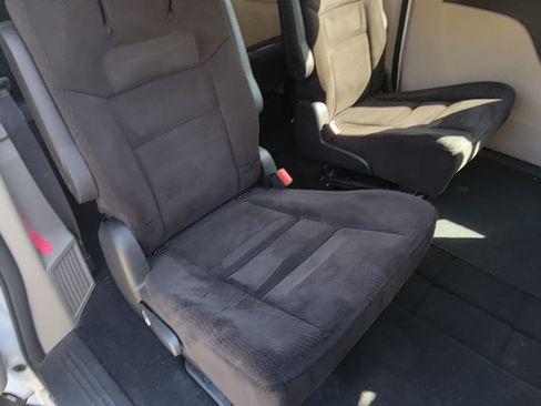 Used 2014 Dodge Grand Caravan SXT w/ Rear Park Assist Package FWD image 6