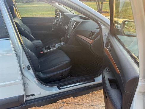 Used 2014 Subaru Outback 2.5i Limited w/ Moonroof Package image 8