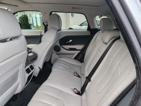 Used 2012 Land Rover Range Rover Evoque Prestige image 11