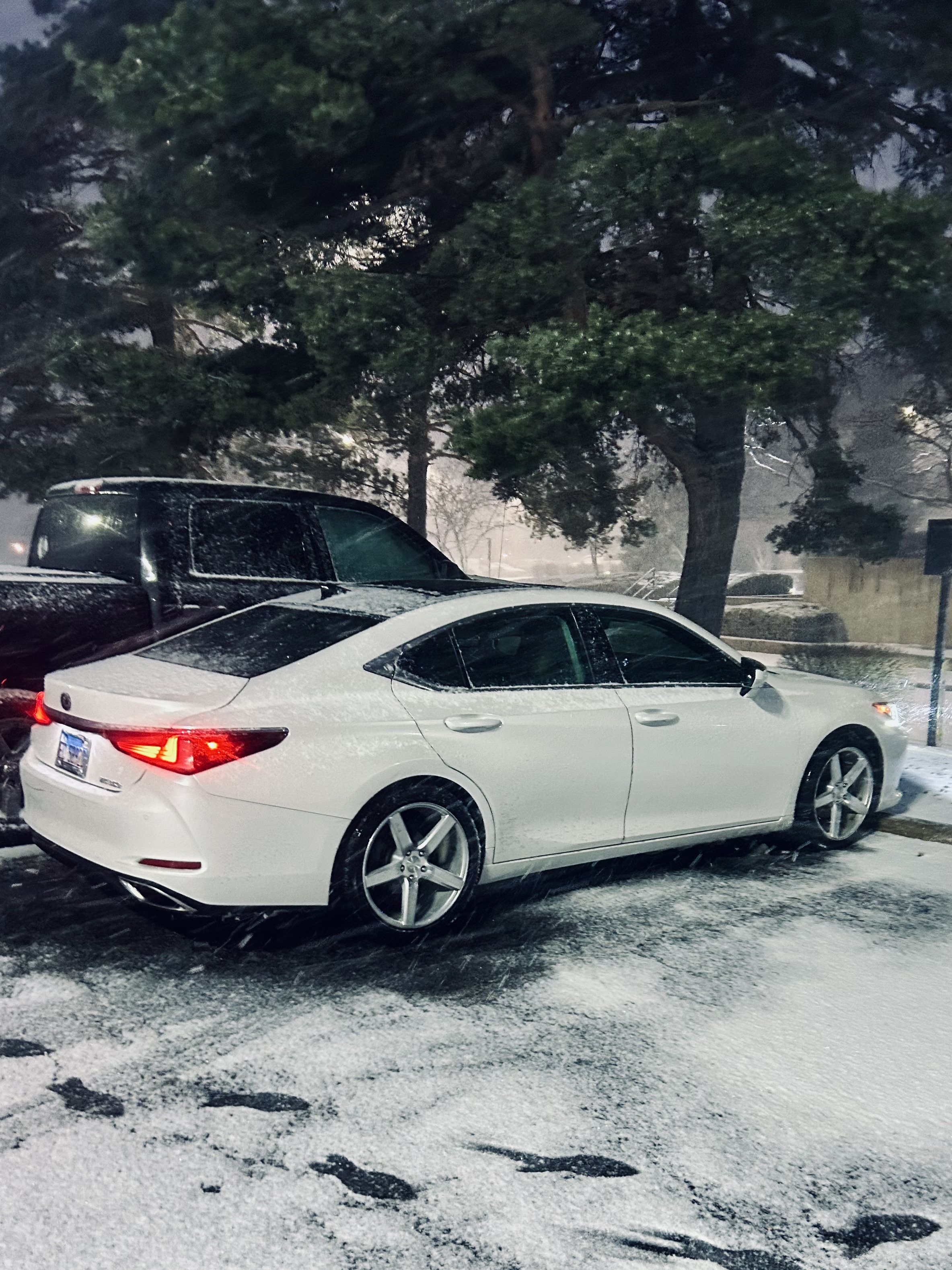 Used 2019 Lexus ES 350 w/ Accessory Package 2 FWD image 2