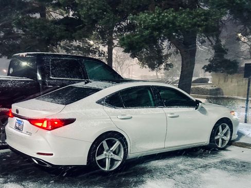 Used 2019 Lexus ES 350 w/ Accessory Package 2 image 2