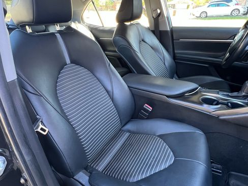 Used 2021 Toyota Camry SE image 9