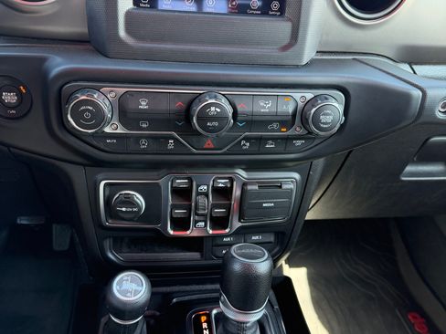 Used 2020 Jeep Gladiator Sport w/ Quick Order Package 24S image 12