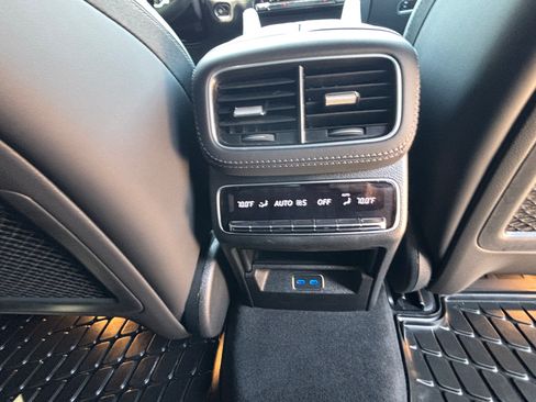 Used 2025 Mercedes-Benz GLE 63 AMG S image 31