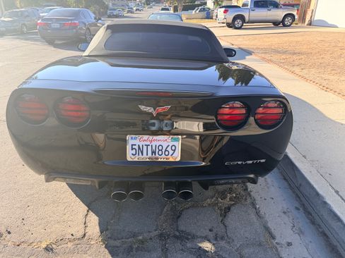 Used 2005 Chevrolet Corvette Convertible w/ Performance Handling Package RWD image 13