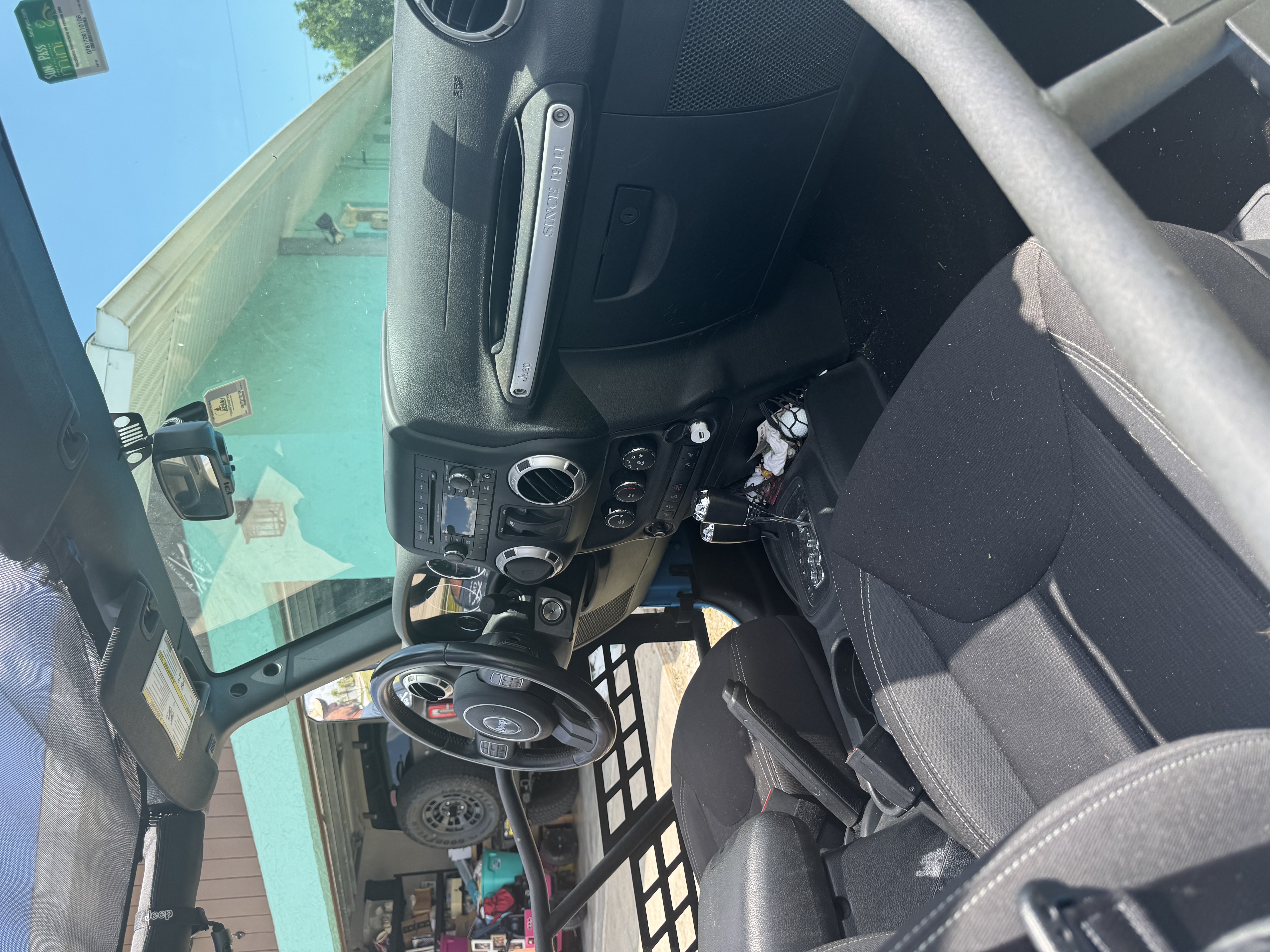 Used 2017 Jeep Wrangler Sahara w/ Connectivity Group AWD/4WD image 16
