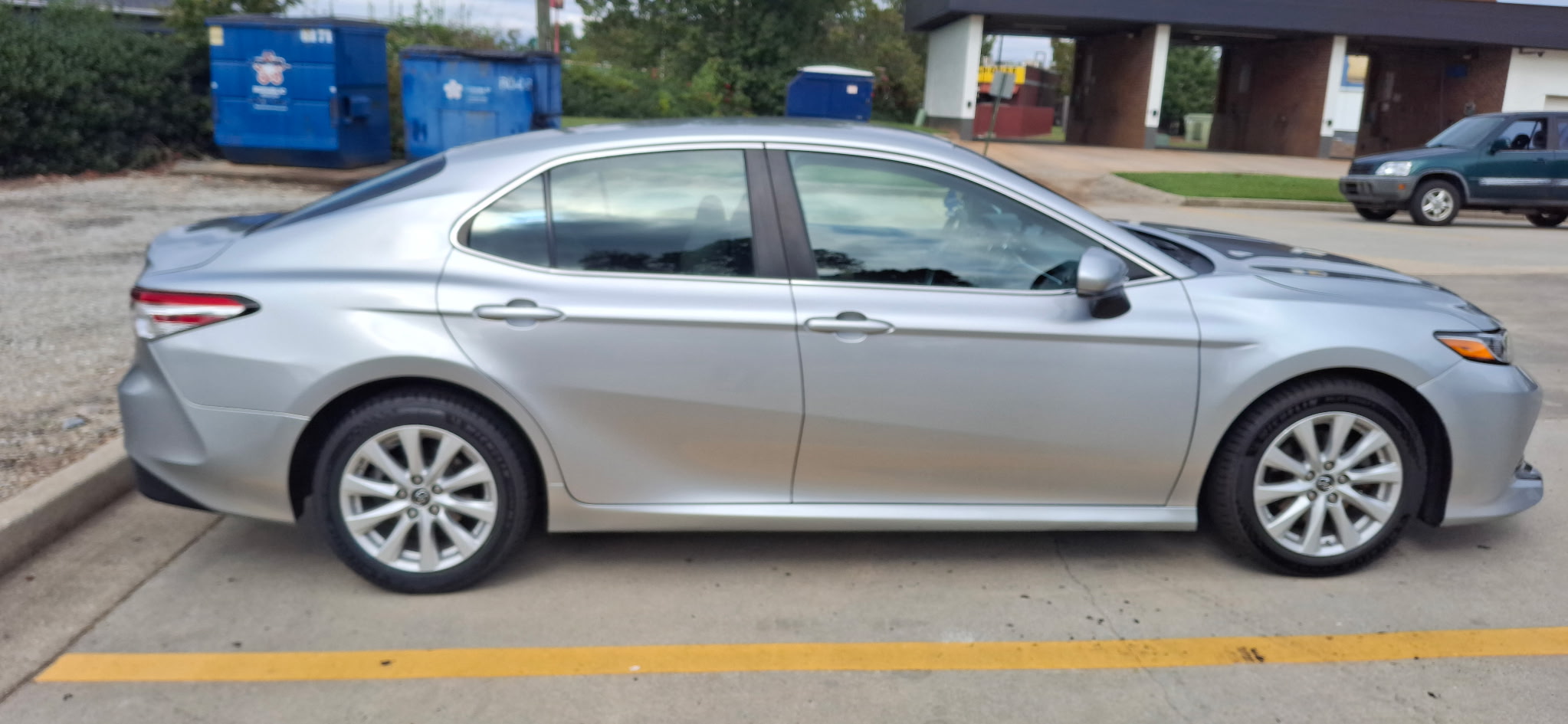 Used 2018 Toyota Camry LE FWD image 5