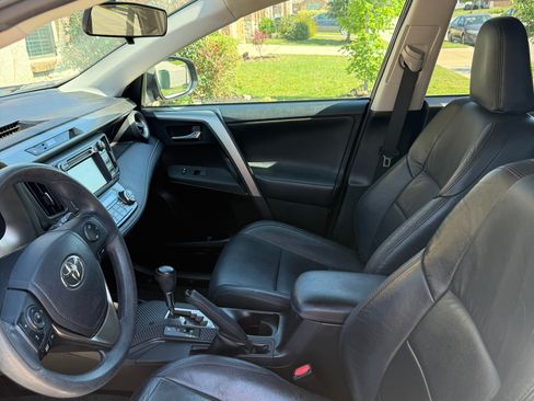 Used 2014 Toyota RAV4 XLE AWD/4WD image 10