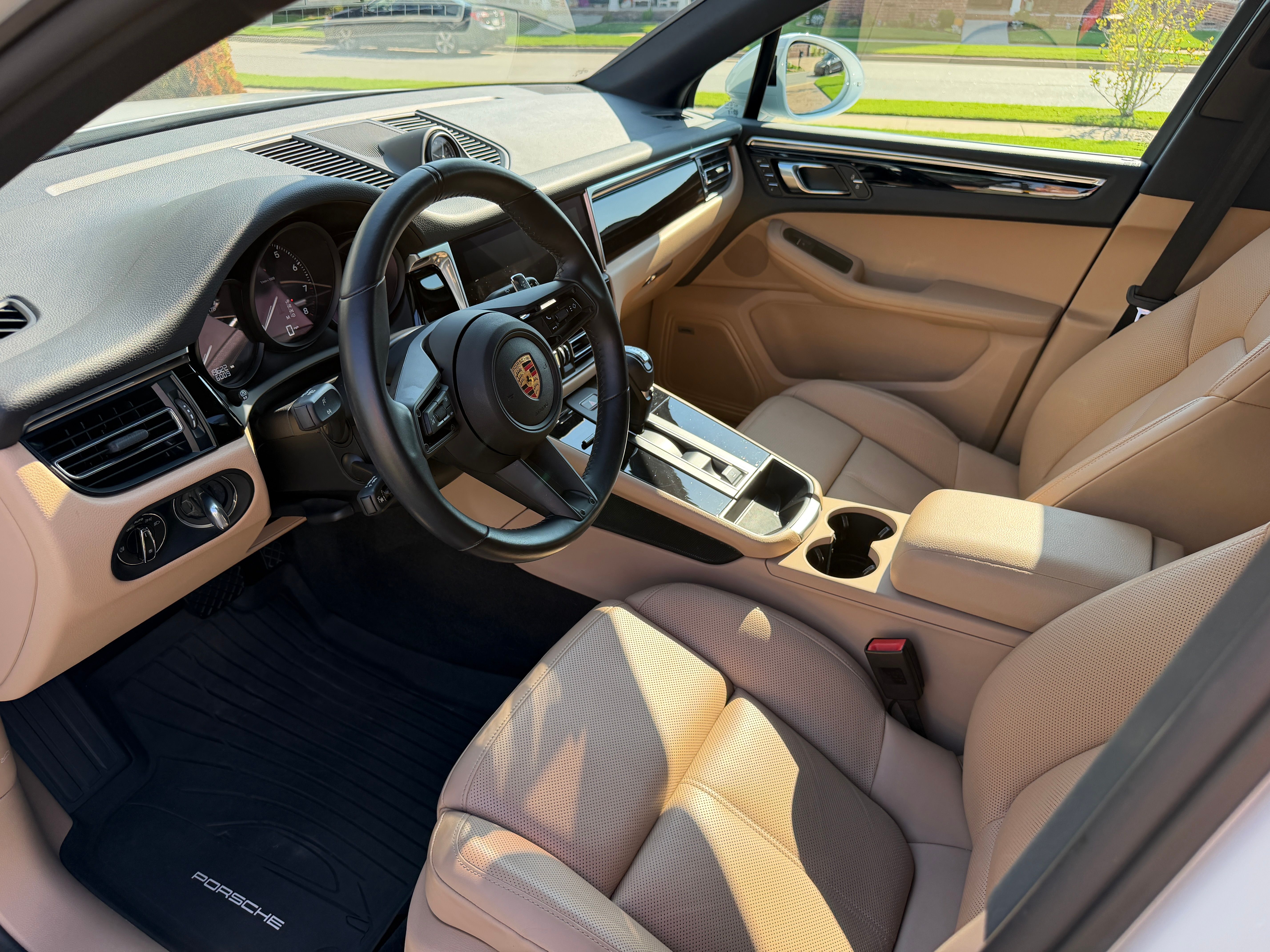 Used 2024 Porsche Macan AWD/4WD image 18