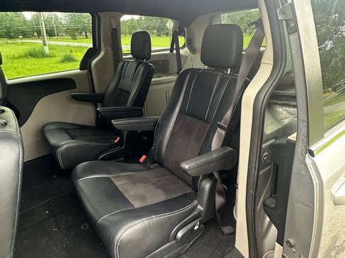 Used 2020 Dodge Grand Caravan SXT FWD image 7