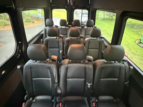 Used 2024 Mercedes-Benz Sprinter 2500 image 8