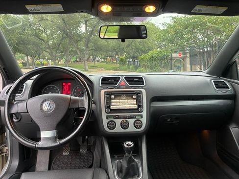 Used 2009 Volkswagen Eos Komfort FWD image 15