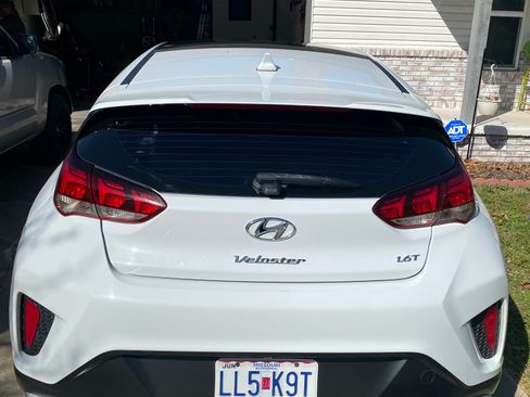 Used 2019 Hyundai Veloster Turbo image 4