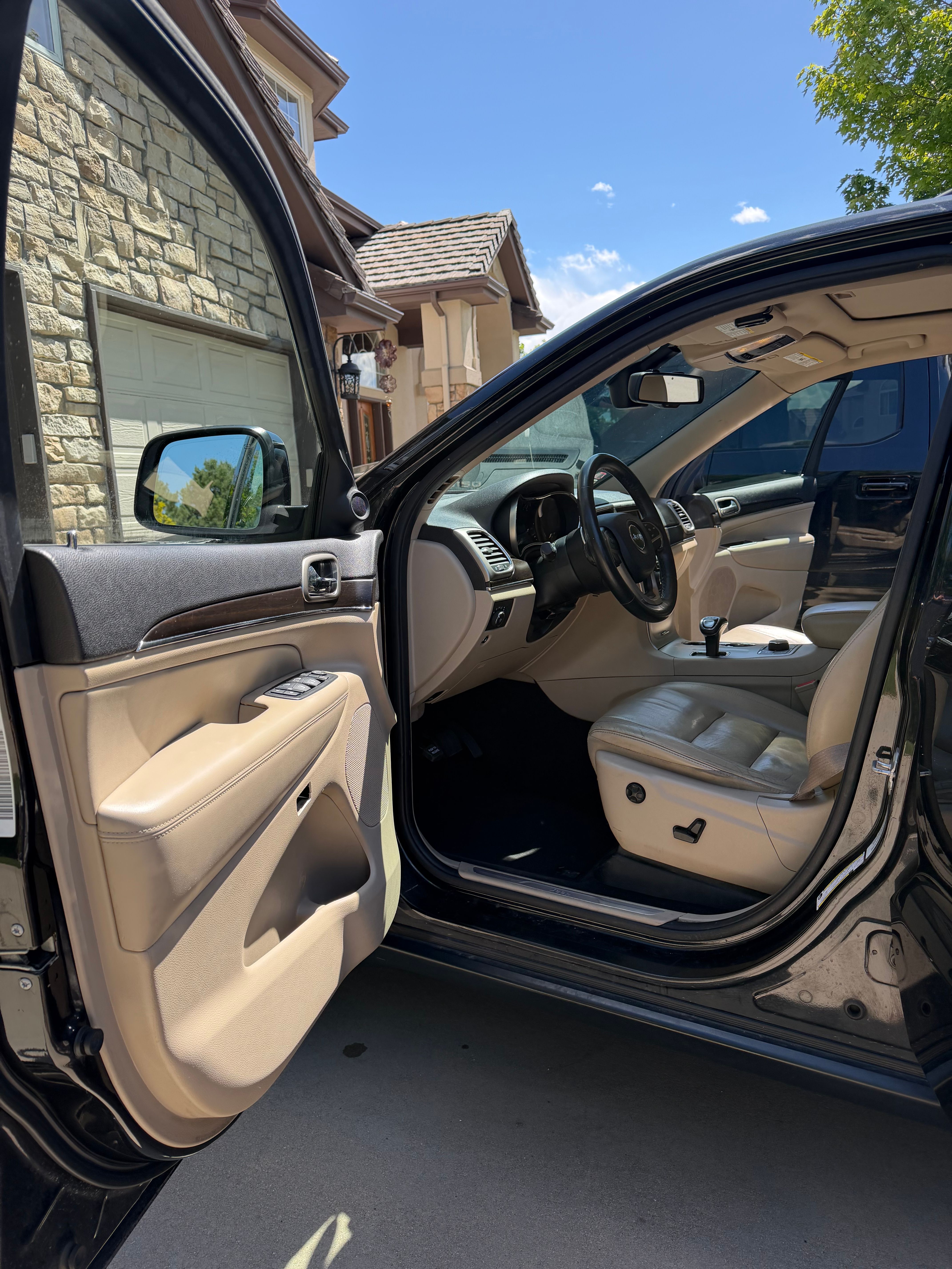 Used 2014 Jeep Grand Cherokee Limited AWD/4WD image 8