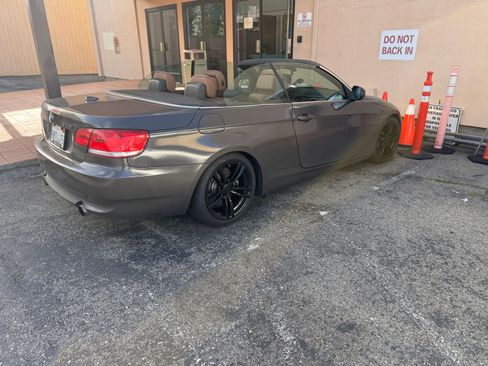 Used 2010 BMW 335i Convertible image 15