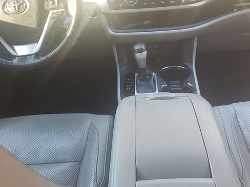 Used 2017 Toyota Highlander Limited image 13