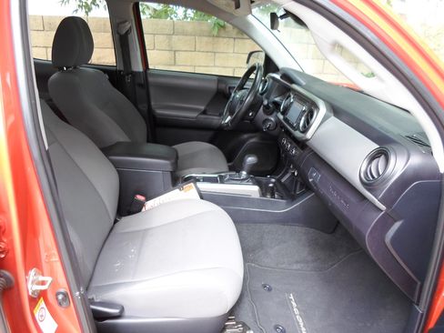 Used 2018 Toyota Tacoma SR5 w/ SR5 Appearance Package (SM) RWD image 24