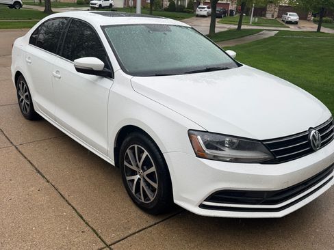 Used 2017 Volkswagen Jetta SE FWD image 1