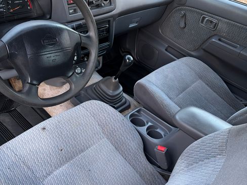 Used 1998 Nissan Frontier XE image 17