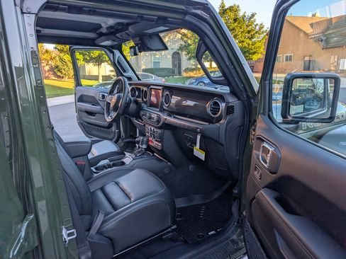 Used 2022 Jeep Wrangler Unlimited Rubicon w/ Xtreme Recon 35" Tire Package image 9