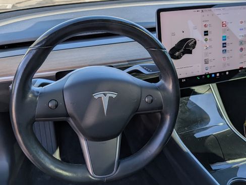 Used 2019 Tesla Model 3 Standard Range Plus image 6