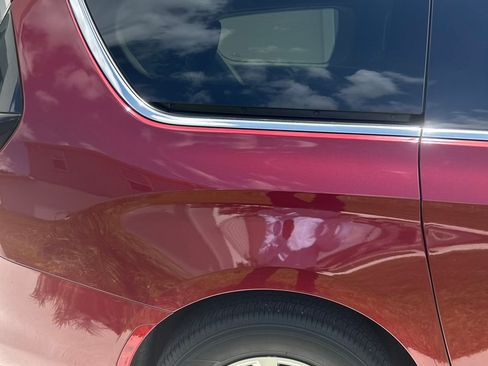 Used 2020 Chrysler Voyager L FWD image 8