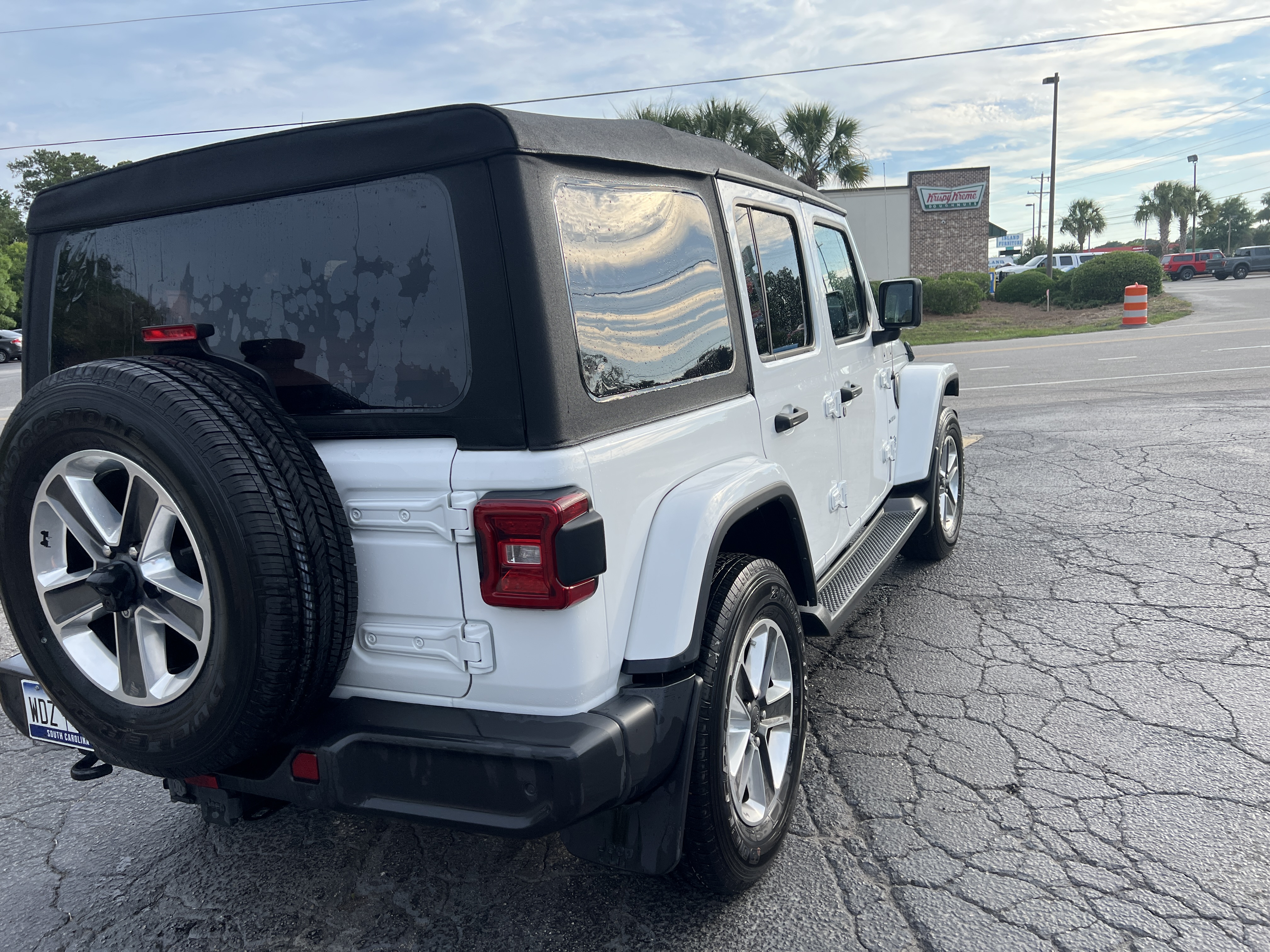 Used 2023 Jeep Wrangler Unlimited Sahara AWD/4WD image 9