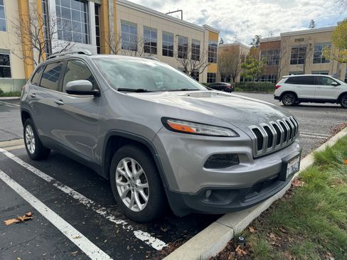 Used 2015 Jeep Cherokee Latitude image 2
