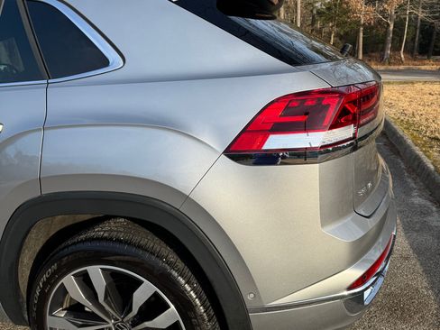 Used 2021 Volkswagen Atlas Cross Sport SEL Premium image 6