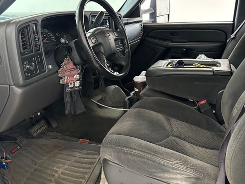 Used 2006 Chevrolet Silverado 2500 LT w/ Heavy-Duty Power Package AWD/4WD image 6