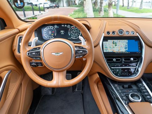 Used 2021 Aston Martin DBX AWD/4WD image 20