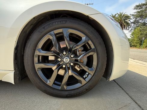 Used 2016 Nissan 370Z Touring image 28