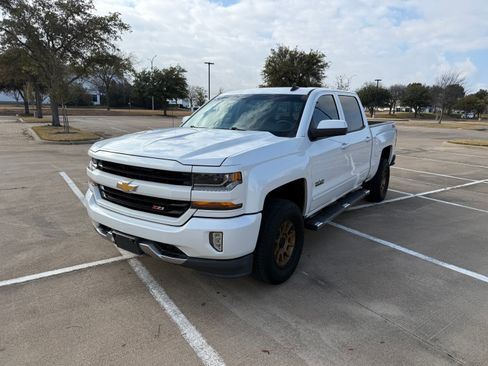 Used 2018 Chevrolet Silverado 1500 LT w/ Texas Edition image 4