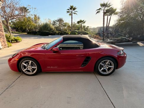 Used 2022 Porsche 718 Boxster image 2