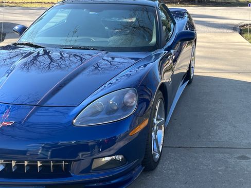 Used 2007 Chevrolet Corvette Coupe w/ Performance Package image 2