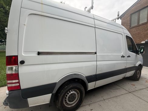 Used 2015 Mercedes-Benz Sprinter 2500 image 8