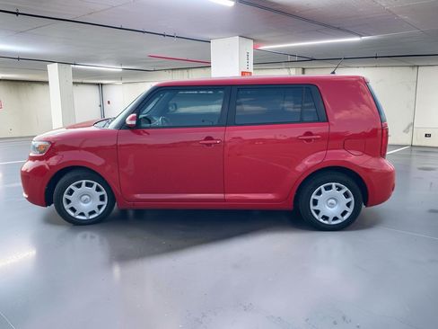 Used 2009 Scion xB w/ Release Series 6.0 FWD image 2